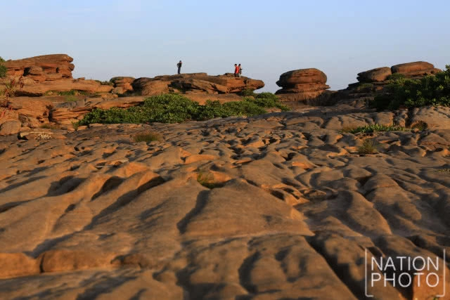 "หาดชมดาว" ประติมากรรมหินธรรมชาติรูปร่างแปลกตาชวนจินตนาการ