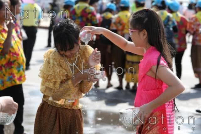 คนไทยอยากสาดน้ำ"บิ๊กตู่-โป๊ป-เบลล่า"