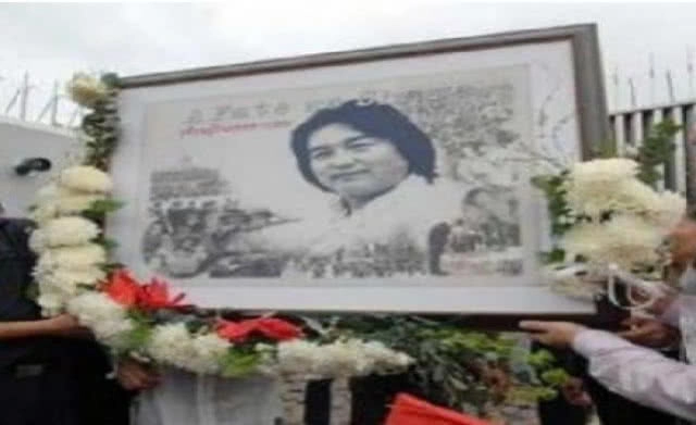 10 เม.ย.2553 กระสุนลึกลับ?ดับช่างภาพญี่ปุ่นคาม็อบ