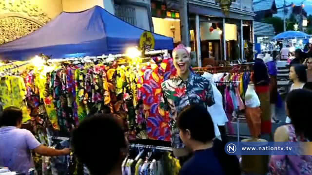 คึกคัก! แห่ซื้อชุดพื้นเมือง-เสื้อลายดอก-ชุดไทยโบราณ