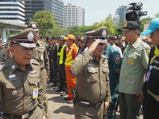 "ศรีวราห์" ปล่อยแถว จนท.ร่วมรณรงค์ "ขับรถมีน้ำใจ รักษาวินัยจราจร"