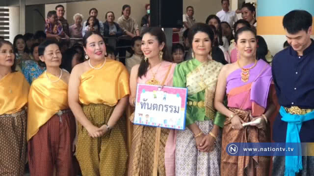 หมอพยาบาลแต่งชุดไทยเล่นน้ำสงกรานต์ 100 ปี สาธารณสุขไทย