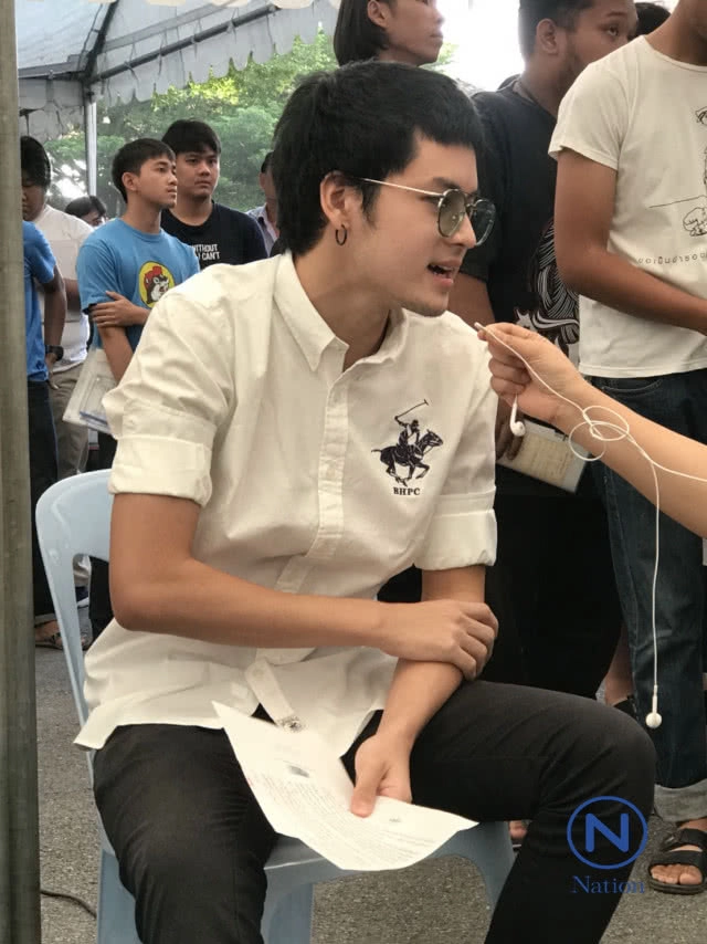 แฟนคลับกรี๊ดสนั่น
"แบมแบม got7"
ร่วมคัดเลือกทหาร แฟนแห่ให้กำลังใจ
เก้า-จิรายุ ยื่นขอผ่อนผัน