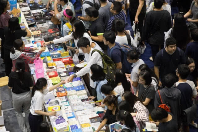 ปิดฉากงานสัปดาห์หนังสือ ปลื้มใจนักอ่านวัยรุ่นล้น!!