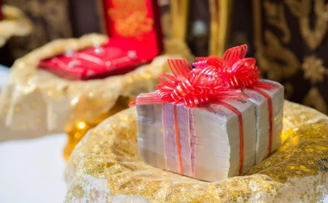 แต่งงานกันเถอะ!
ถ้าสินสอดไม่ถึง มีบริการให้เช่าแล้วนะ