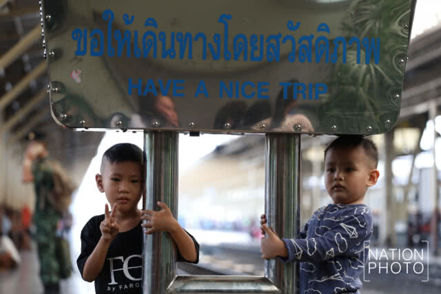 หัวลำโพงแน่นแล้ววันนี้! ปชช.เริ่มทยอยกลับภูมิลำเนาช่วงสงกรานต์(ภาพ)