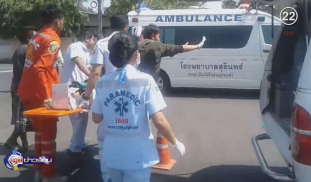 ชนสนั่นกลาง 3 แยก เหตุไฟจราจรขัดข้อง