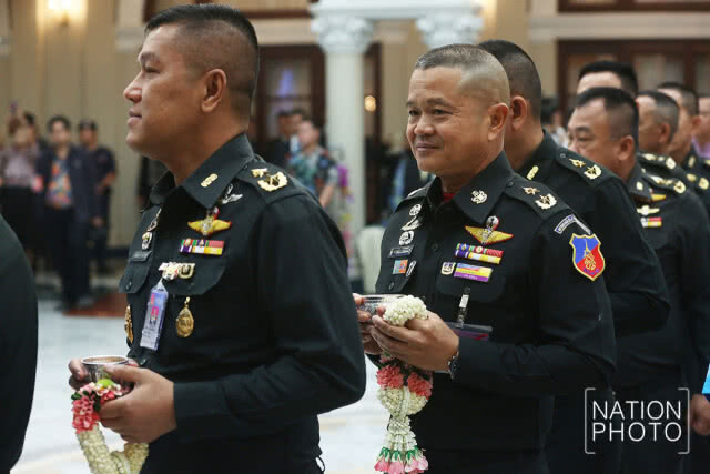 รดน้ำดำหัว "ประยุทธ์" เนื่องในเทศกาลสงกรานต์
