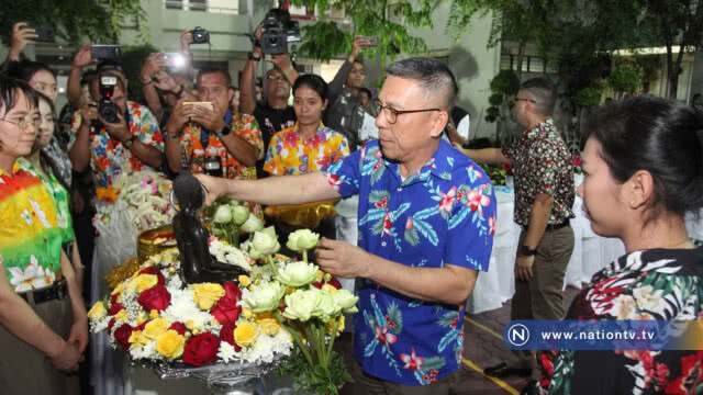 บช.น. รดน้ำดำหัวผู้ใหญ่สืบสานประเพณีสงกรานต์