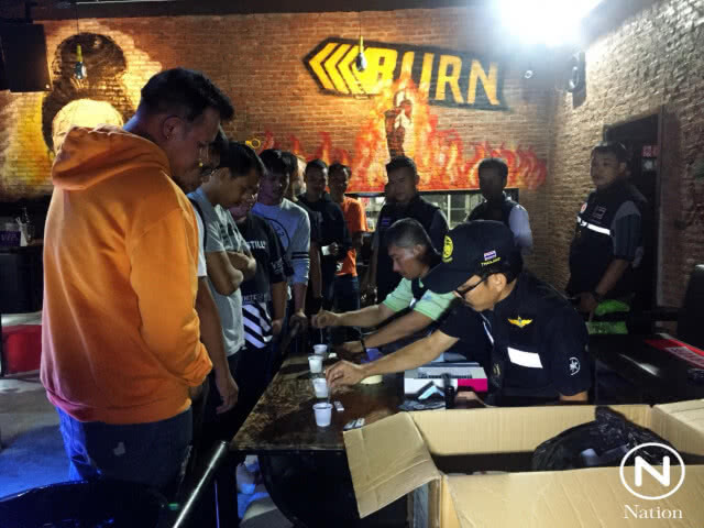 ตรวจผับจัดปาร์ตี้ "เมาไม่จับ ถ้ากลับจับเบิร์น" จับ "กาโต่ย" ดีเจดัง ฉี่ม่วง