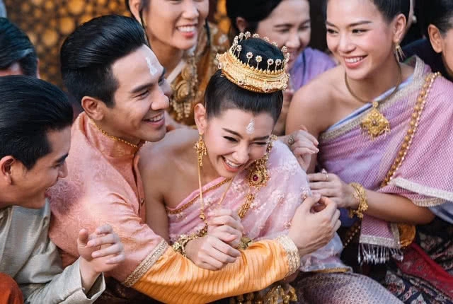 แห่ลุ้นกันทั้งประเทศ!!  ตอนจบ "บุพเพสันนิวาส" คืนนี้จะทุบสถิติเรตติ้ง 20 หรือไม่?