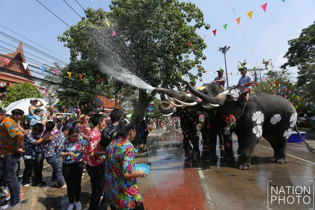 สงกรานต์กรุงเก่า เล่นน้ำกับช้าง