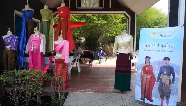 มาเที่ยวกันนะออเจ้า! อุทยานหลวงราชพฤกษ์ จำลองเรือนไทย ชวนคนเที่ยวเล่นน้ำสงกรานต์