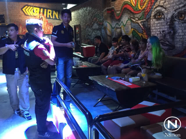 ตรวจผับจัดปาร์ตี้ "เมาไม่จับ ถ้ากลับจับเบิร์น" จับ "กาโต่ย" ดีเจดัง ฉี่ม่วง