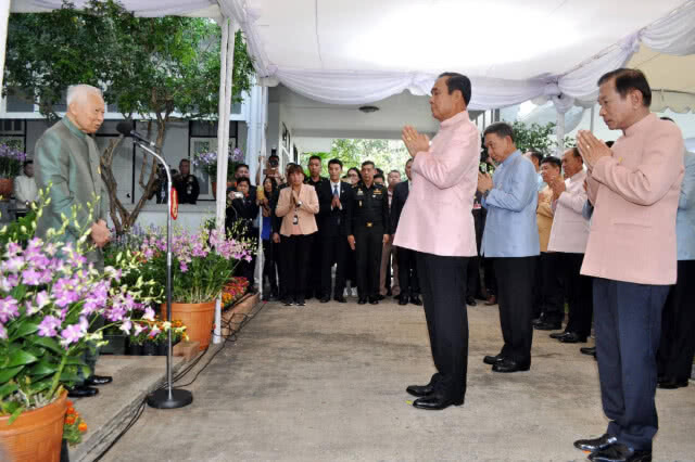 "พล.อ.เปรม" อวยพร นายกฯ ทำงานให้สำเร็จ