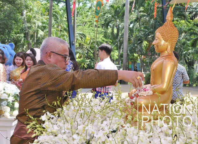 งานสงกรานต์ ที่สวนสัตว์ดุสิต