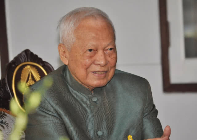 "พล.อ.เปรม" อวยพร นายกฯ ทำงานให้สำเร็จ