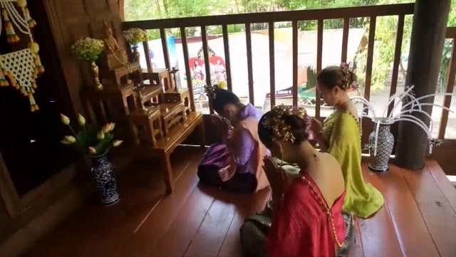 มาเที่ยวกันนะออเจ้า! อุทยานหลวงราชพฤกษ์ จำลองเรือนไทย ชวนคนเที่ยวเล่นน้ำสงกรานต์