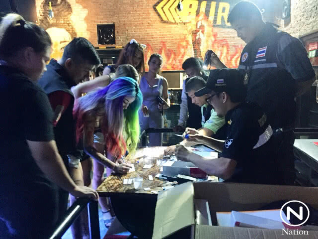 ตรวจผับจัดปาร์ตี้ "เมาไม่จับ ถ้ากลับจับเบิร์น" จับ "กาโต่ย" ดีเจดัง ฉี่ม่วง