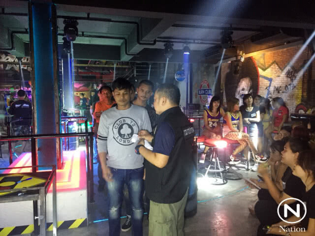 ตรวจผับจัดปาร์ตี้ "เมาไม่จับ ถ้ากลับจับเบิร์น" จับ "กาโต่ย" ดีเจดัง ฉี่ม่วง