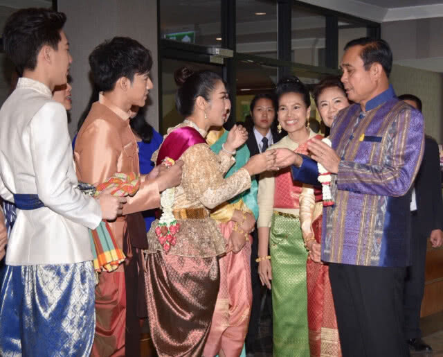"ลุงตู่" ครองแชมป์! ชายคนดัง ที่ปชช.อยากเล่นน้ำด้วยมากที่สุด ส่วนฝ่ายหญิง "แม่การะเกด" เอาไปครอง
