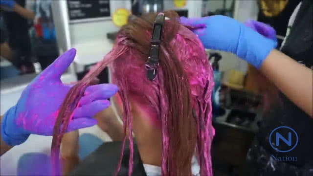 เริ่มแล้ว! 
วัยรุ่นตัดผมแกะลายย้อมผมรับสงกรานต์