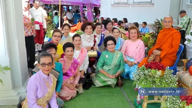 รองเจ้าคณะภาค 17 ให้พรปีใหม่ไทย พรมน้ำมนต์ด้วยรถดับเพลิง