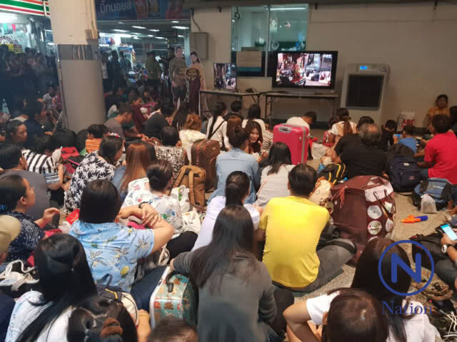 ปรากฏการณ์! "บุพเพสันนิวาส" ปชช. เปิดดูละครแน่นสถานีขนส่งขณะรอเที่ยวรถ