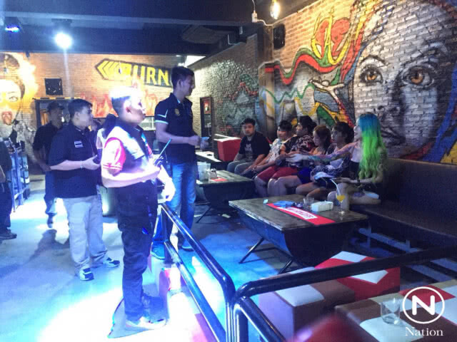 ตรวจผับจัดปาร์ตี้ "เมาไม่จับ ถ้ากลับจับเบิร์น" จับ "กาโต่ย" ดีเจดัง ฉี่ม่วง