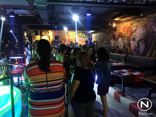 ตรวจผับจัดปาร์ตี้ "เมาไม่จับ ถ้ากลับจับเบิร์น" จับ "กาโต่ย" ดีเจดัง ฉี่ม่วง