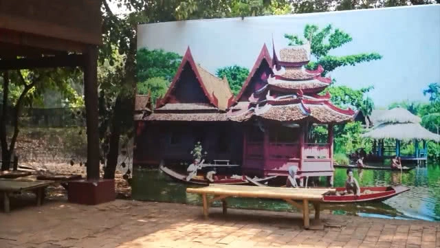 มาเที่ยวกันนะออเจ้า! อุทยานหลวงราชพฤกษ์ จำลองเรือนไทย ชวนคนเที่ยวเล่นน้ำสงกรานต์