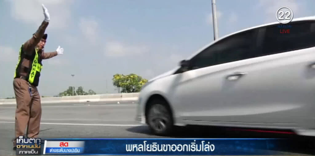 ถนนพหลโยธิน มุ่งหน้าเหนือและอีสาน รถเยอะไม่มีติดสะสม