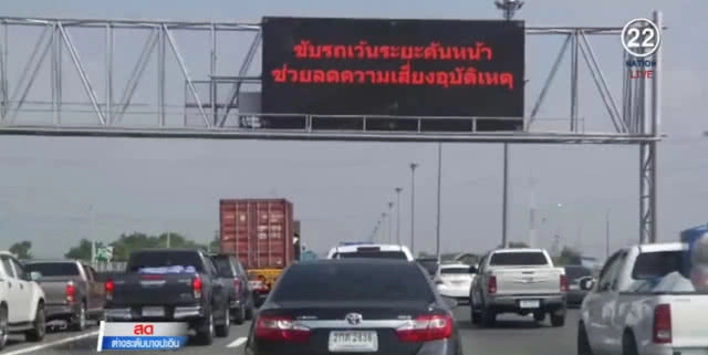 ถนนพหลโยธิน มุ่งหน้าเหนือและอีสาน รถเยอะไม่มีติดสะสม