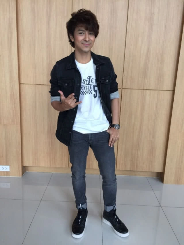 "บิว" พงศ์พิพัฒน์ ร้องเพลงในวัดเจอดี!! 