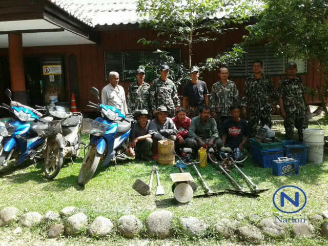 พญาเสือรวบ 6 คนงาน
รุกป่าแก่งกระจาน