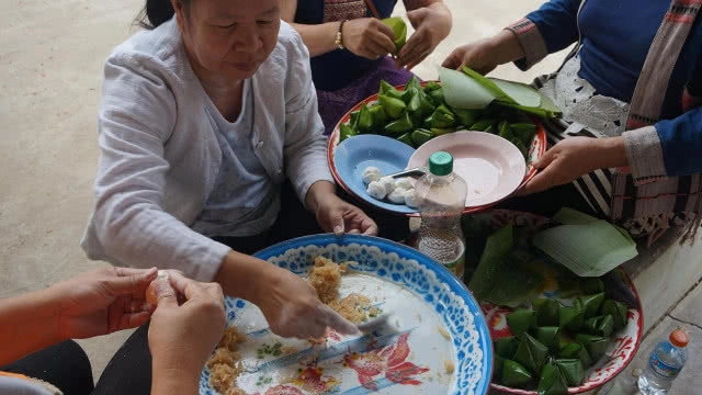 พ่ออุ๊ยแม่อุ๊ยเริ่มทำ "ขนมจ๊อก-ข้าวแต๋น" ประเพณีปี๋ใหม่เมือง