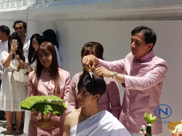 "กั้ง วรกร"เข้าพิธีอุปสมบท
ได้รับฉายาทางธรรม"อาภากโร" ผู้ทำแสงสว่าง