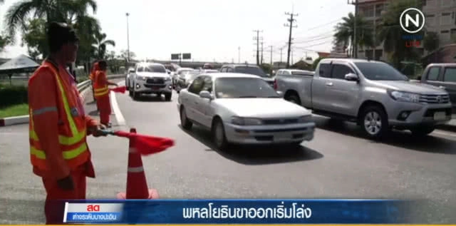 ถนนพหลโยธิน มุ่งหน้าเหนือและอีสาน รถเยอะไม่มีติดสะสม