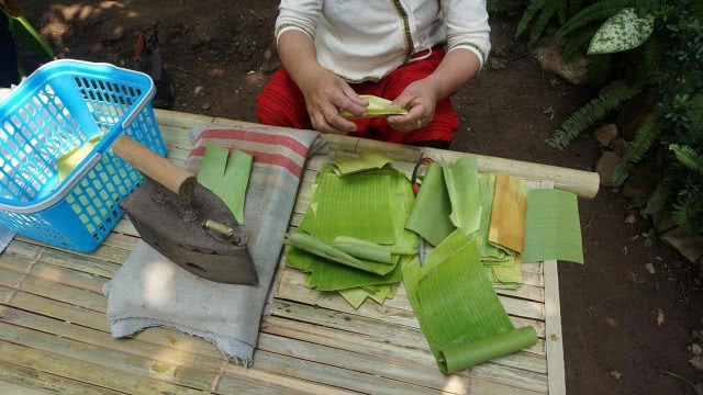 พ่ออุ๊ยแม่อุ๊ยเริ่มทำ "ขนมจ๊อก-ข้าวแต๋น" ประเพณีปี๋ใหม่เมือง