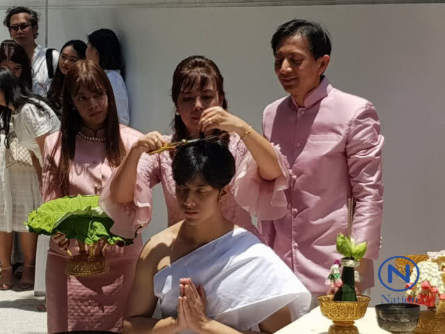 "กั้ง วรกร"เข้าพิธีอุปสมบท
ได้รับฉายาทางธรรม"อาภากโร" ผู้ทำแสงสว่าง