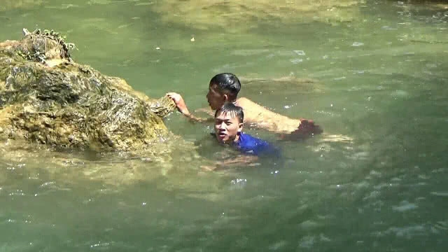 แห่เที่ยวน้ำตกธารสวรรค์ หรือน้ำตกบ่อเบี้ย คลายร้อน