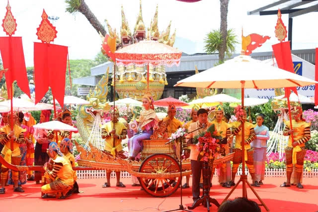 "เทศกาลสงกรานต์ ดอกไม้บาน สวนนงนุชพัทยา" สืบสานประเพณีไทย