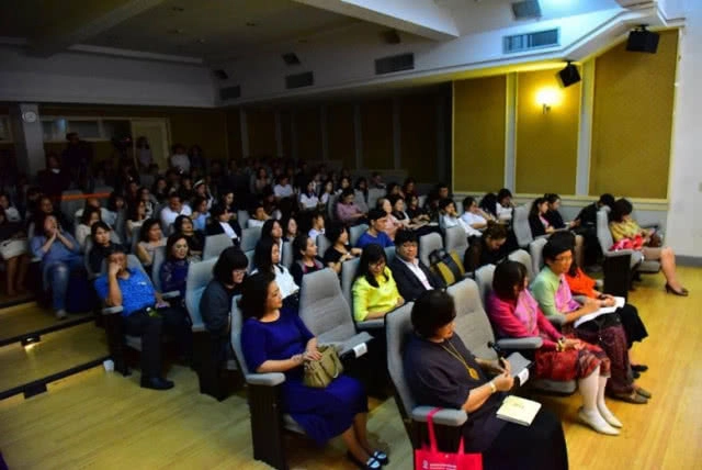 "ดราม่า"เกิดแล้วดับยาก!
ละครจบ คนไม่จบ
ทีมรอมแพง vs ทีมแอนตี้รอมแพง