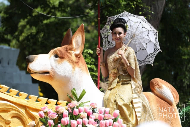 อัญเชิญพระพุทธสิหิงค์ ไปสวนลุมฯ ให้ประชาชนสรงน้ำ