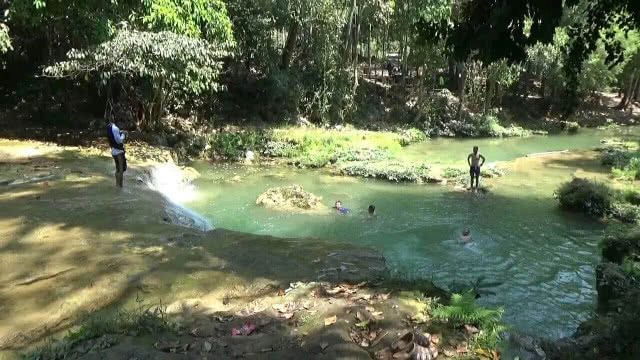 แห่เที่ยวน้ำตกธารสวรรค์ หรือน้ำตกบ่อเบี้ย คลายร้อน