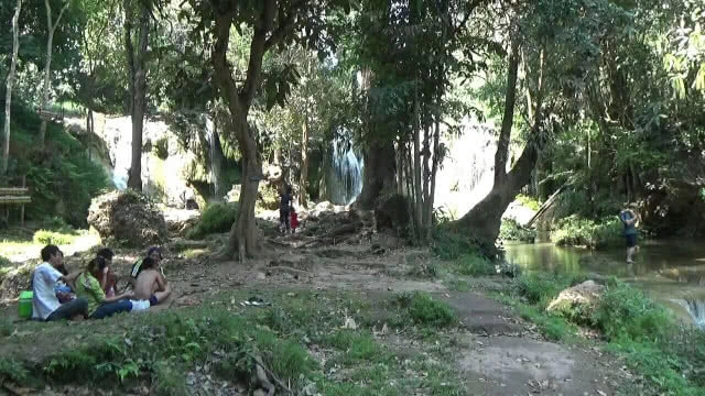 แห่เที่ยวน้ำตกธารสวรรค์ หรือน้ำตกบ่อเบี้ย คลายร้อน