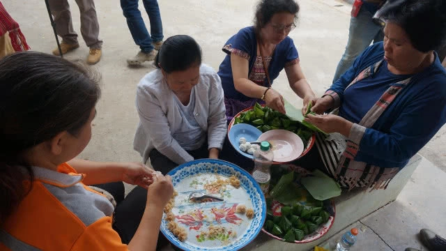 พ่ออุ๊ยแม่อุ๊ยเริ่มทำ "ขนมจ๊อก-ข้าวแต๋น" ประเพณีปี๋ใหม่เมือง