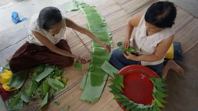 พ่ออุ๊ยแม่อุ๊ยเริ่มทำ "ขนมจ๊อก-ข้าวแต๋น" ประเพณีปี๋ใหม่เมือง