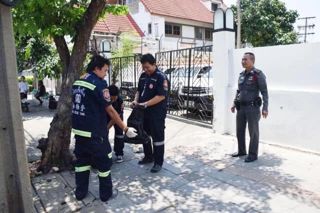 อาสากู้ภัยรุดตรวจถุงดำปริศนา! หน้าบ.ทีโอทีลาดหญ้าหวั่นมีศพทารก