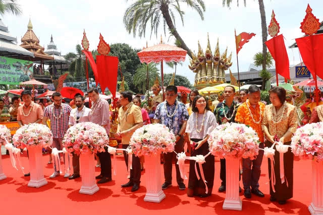 "เทศกาลสงกรานต์ ดอกไม้บาน สวนนงนุชพัทยา" สืบสานประเพณีไทย